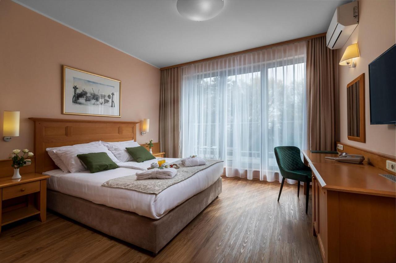 Grand Hotel Bellevue Hočko Pohorje Exteriör bild